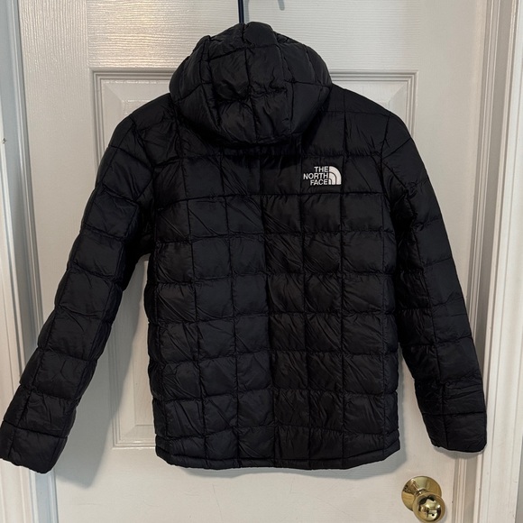 The North Face Boys Thermalball Hooded Jacket - Picture 2 of 5